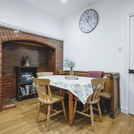 The Old Cook'S House Villa Hindhead Екстериор снимка